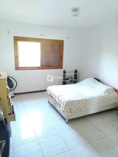 Casa com 2 quartos à venda, 260m2 em Camobi, Santa Maria - RS - imagem 8 Foto 8 de Casa com 2 quartos à venda, 260m2 em Camobi, Santa Maria - RS