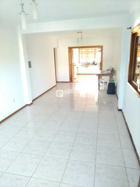 Casa com 2 quartos à venda, 260m2 em Camobi, Santa Maria - RS - imagem 3 Foto 3 de Casa com 2 quartos à venda, 260m2 em Camobi, Santa Maria - RS