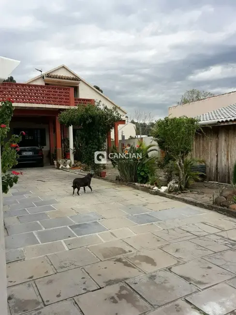 Foto 2 de Casa com 3 quartos à venda, 210m2 em Dom Antônio Reis, Santa Maria - RS