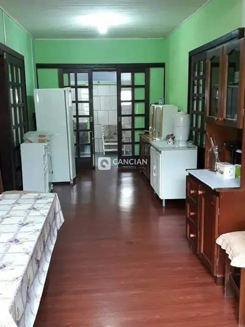 Casa com 3 quartos à venda, 210m2 em Dom Antônio Reis, Santa Maria - RS - imagem 9 Foto 9 de Casa com 3 quartos à venda, 210m2 em Dom Antônio Reis, Santa Maria - RS