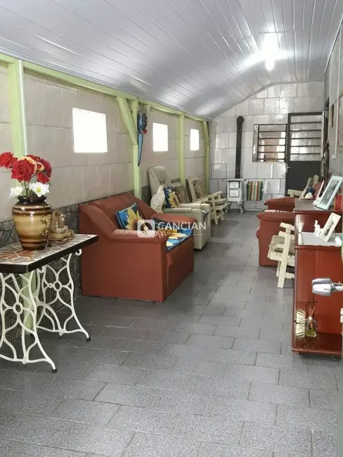 Casa com 3 quartos à venda, 210m2 em Dom Antônio Reis, Santa Maria - RS - imagem 4 Foto 4 de Casa com 3 quartos à venda, 210m2 em Dom Antônio Reis, Santa Maria - RS