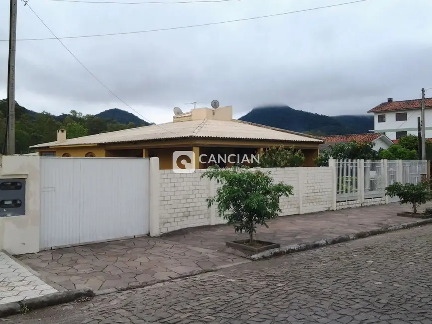 Foto 1 de Casa com 4 quartos para alugar, 423m2 em Pé de Plátano, Santa Maria - RS