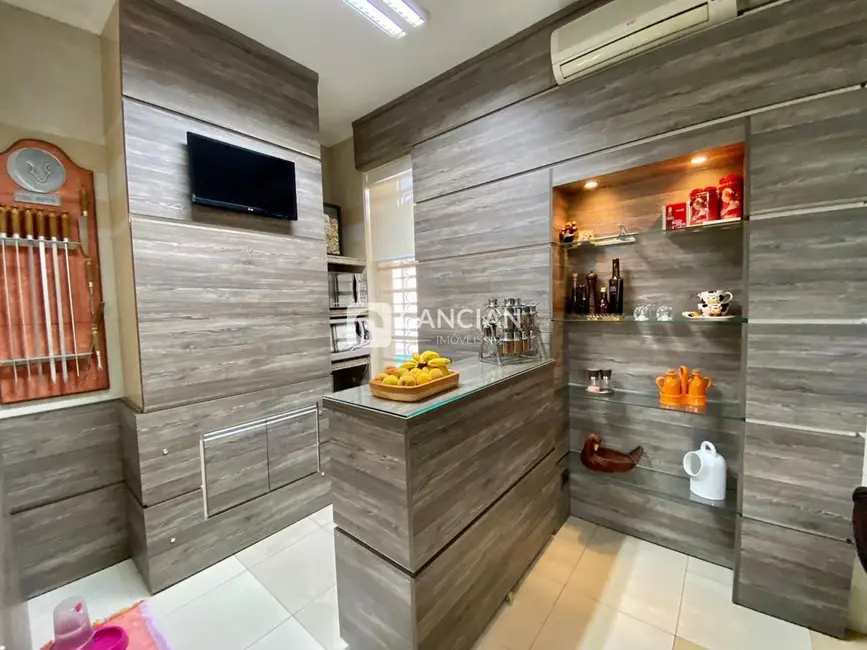 Casa com 3 quartos à venda, 400m2 em Patronato, Santa Maria - RS - imagem 9 Foto 9 de Casa com 3 quartos à venda, 400m2 em Patronato, Santa Maria - RS