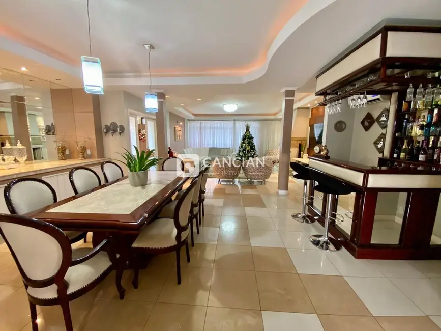 Casa com 3 quartos à venda, 400m2 em Patronato, Santa Maria - RS - imagem 4 Foto 4 de Casa com 3 quartos à venda, 400m2 em Patronato, Santa Maria - RS