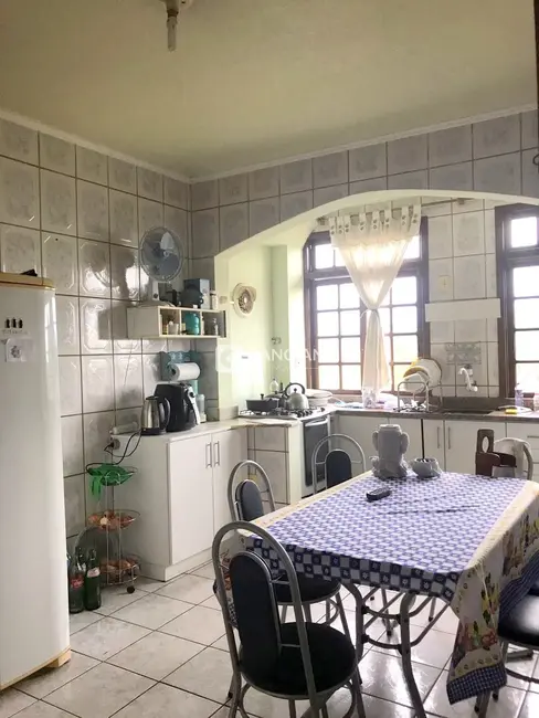 Casa com 3 quartos à venda, 328m2 em Pinheiro Machado, Santa Maria - RS - imagem 6 Foto 6 de Casa com 3 quartos à venda, 328m2 em Pinheiro Machado, Santa Maria - RS