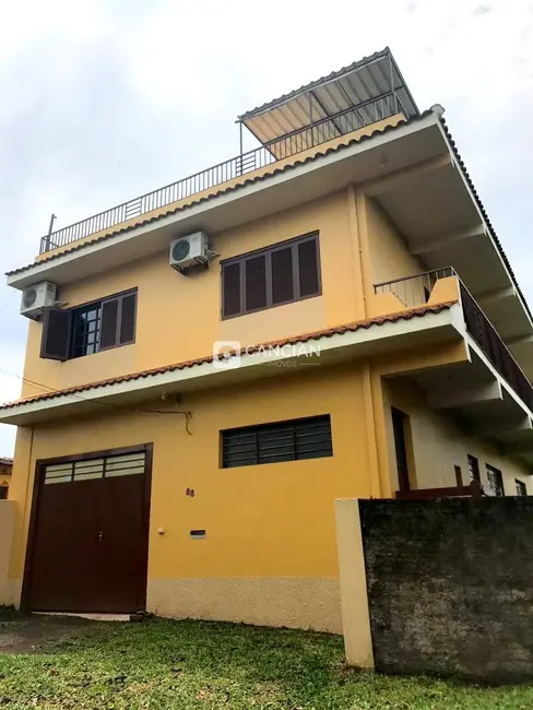 Foto 1 de Casa com 3 quartos à venda, 328m2 em Pinheiro Machado, Santa Maria - RS