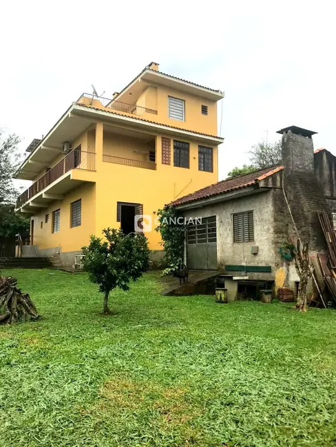 Casa com 3 quartos à venda, 328m2 em Pinheiro Machado, Santa Maria - RS - imagem 3 Foto 3 de Casa com 3 quartos à venda, 328m2 em Pinheiro Machado, Santa Maria - RS