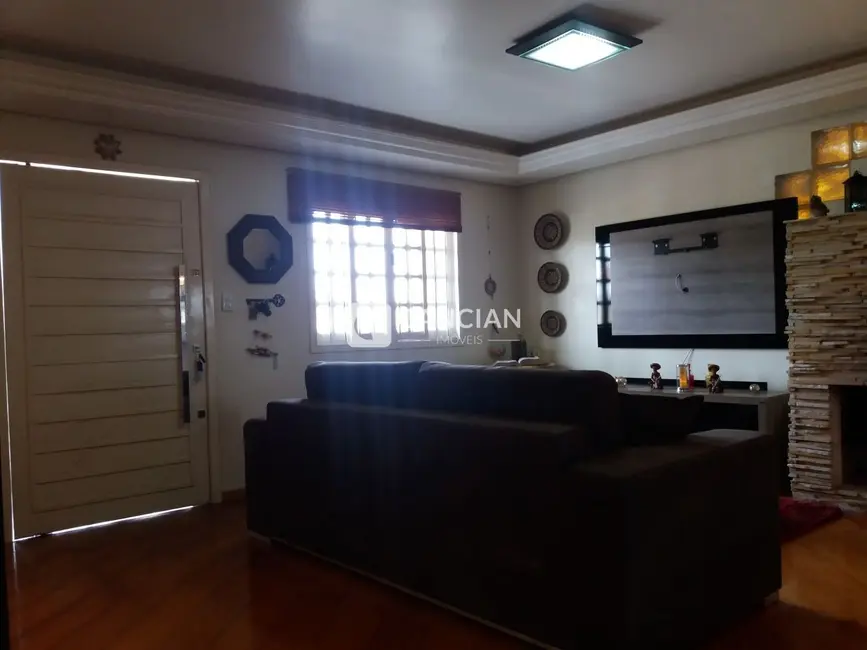 Casa com 6 quartos à venda, 390m2 em Nossa Senhora do Rosário, Santa Maria - RS - imagem 4 Foto 4 de Casa com 6 quartos à venda, 390m2 em Nossa Senhora do Rosário, Santa Maria - RS