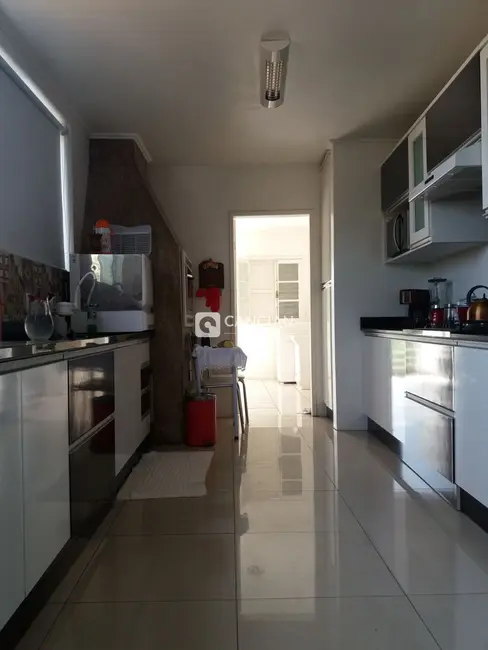 Casa com 6 quartos à venda, 390m2 em Nossa Senhora do Rosário, Santa Maria - RS - imagem 7 Foto 7 de Casa com 6 quartos à venda, 390m2 em Nossa Senhora do Rosário, Santa Maria - RS
