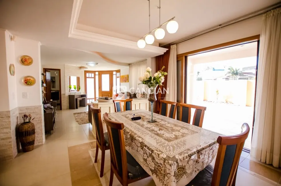 Casa com 4 quartos à venda, 499m2 em Nossa Senhora Medianeira, Santa Maria - RS - imagem 5 Foto 5 de Casa com 4 quartos à venda, 499m2 em Nossa Senhora Medianeira, Santa Maria - RS