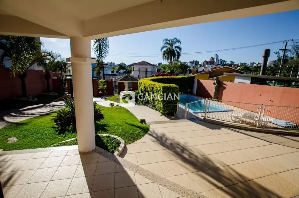 Casa com 4 quartos à venda, 499m2 em Nossa Senhora Medianeira, Santa Maria - RS - imagem 3 Foto 3 de Casa com 4 quartos à venda, 499m2 em Nossa Senhora Medianeira, Santa Maria - RS