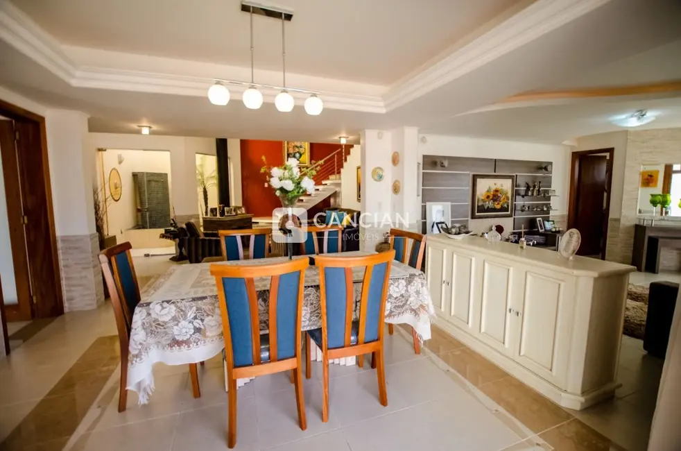 Casa com 4 quartos à venda, 499m2 em Nossa Senhora Medianeira, Santa Maria - RS - imagem 9 Foto 9 de Casa com 4 quartos à venda, 499m2 em Nossa Senhora Medianeira, Santa Maria - RS