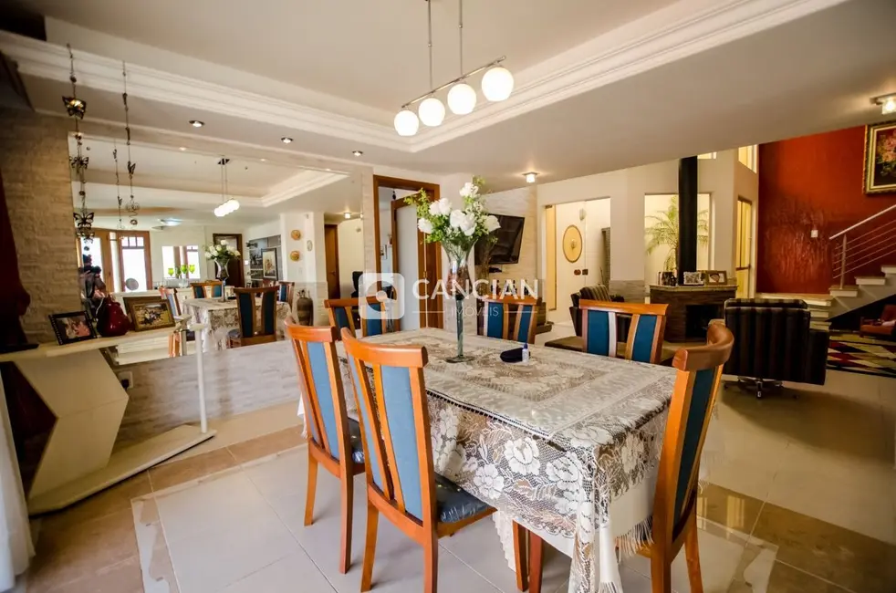 Casa com 4 quartos à venda, 499m2 em Nossa Senhora Medianeira, Santa Maria - RS - imagem 6 Foto 6 de Casa com 4 quartos à venda, 499m2 em Nossa Senhora Medianeira, Santa Maria - RS