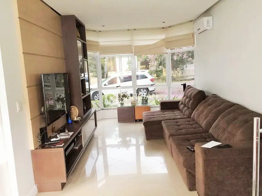 Casa com 4 quartos à venda, 360m2 em São José, Santa Maria - RS - imagem 8 Foto 8 de Casa com 4 quartos à venda, 360m2 em São José, Santa Maria - RS