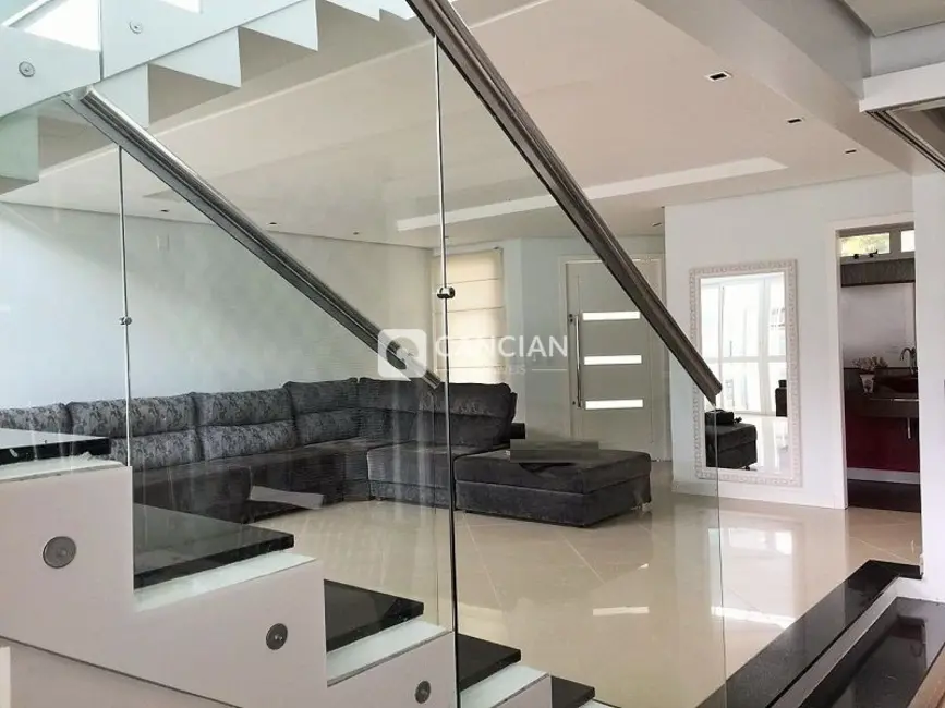 Casa com 4 quartos à venda, 360m2 em São José, Santa Maria - RS - imagem 4 Foto 4 de Casa com 4 quartos à venda, 360m2 em São José, Santa Maria - RS