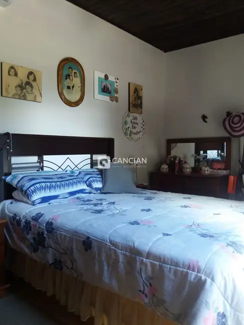 Casa com 4 quartos à venda, 190m2 em Urlândia, Santa Maria - RS - imagem 5 Foto 5 de Casa com 4 quartos à venda, 190m2 em Urlândia, Santa Maria - RS