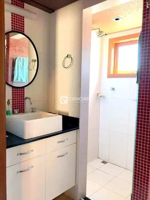 Casa com 4 quartos à venda, 300m2 em Km 3, Santa Maria - RS - imagem 8 Foto 8 de Casa com 4 quartos à venda, 300m2 em Km 3, Santa Maria - RS