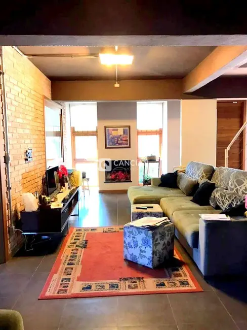 Casa com 4 quartos à venda, 300m2 em Km 3, Santa Maria - RS - imagem 4 Foto 4 de Casa com 4 quartos à venda, 300m2 em Km 3, Santa Maria - RS