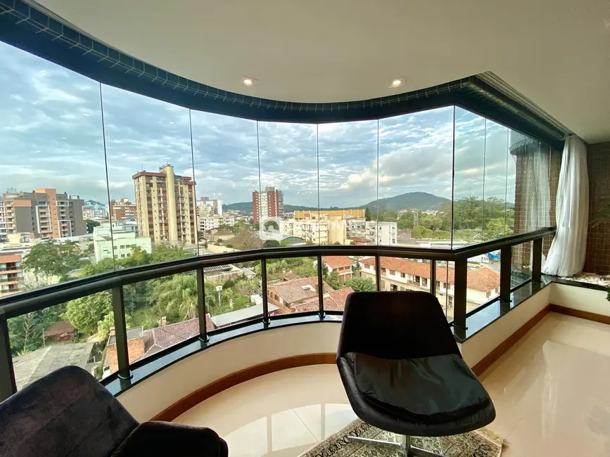 Apartamento com 3 quartos à venda, 239m2 em Nossa Senhora de Fátima, Santa Maria - RS - imagem 5 Foto 5 de Apartamento com 3 quartos à venda, 239m2 em Nossa Senhora de Fátima, Santa Maria - RS