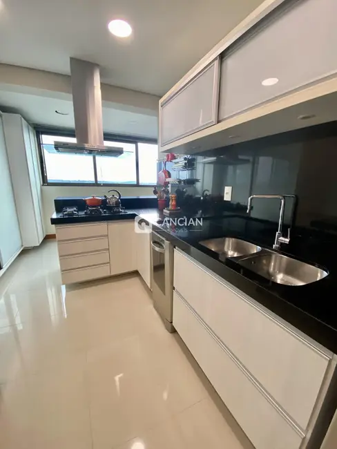 Apartamento com 3 quartos à venda, 239m2 em Nossa Senhora de Fátima, Santa Maria - RS - imagem 9 Foto 9 de Apartamento com 3 quartos à venda, 239m2 em Nossa Senhora de Fátima, Santa Maria - RS