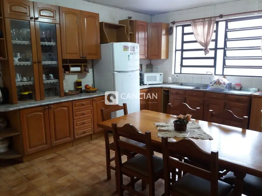 Foto 3 de Casa com 3 quartos à venda, 280m2 em Nossa Senhora das Dores, Santa Maria - RS