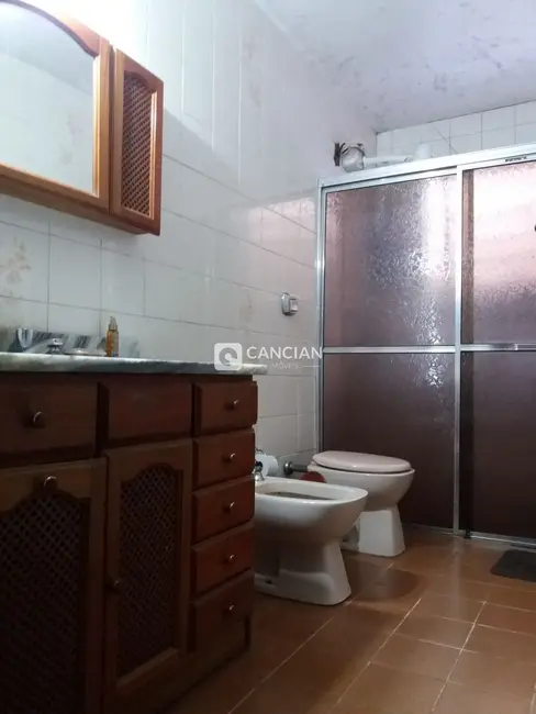 Foto 4 de Casa com 3 quartos à venda, 280m2 em Nossa Senhora das Dores, Santa Maria - RS