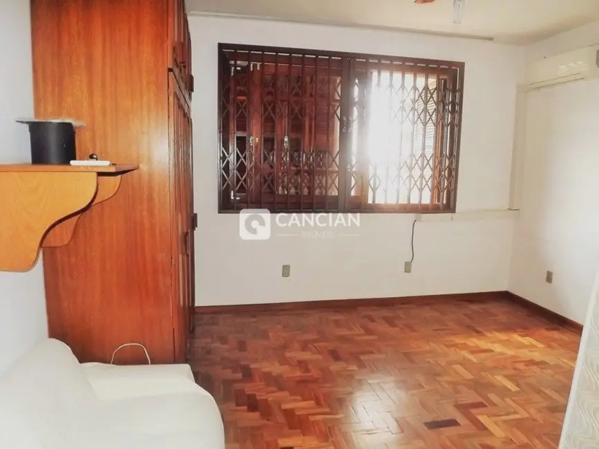 Casa com 4 quartos à venda, 285m2 em Nossa Senhora de Lourdes, Santa Maria - RS - imagem 8 Foto 8 de Casa com 4 quartos à venda, 285m2 em Nossa Senhora de Lourdes, Santa Maria - RS