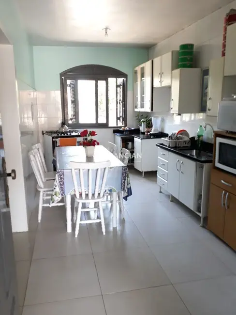 Casa com 3 quartos à venda, 196m2 em Camobi, Santa Maria - RS - imagem 6 Foto 6 de Casa com 3 quartos à venda, 196m2 em Camobi, Santa Maria - RS