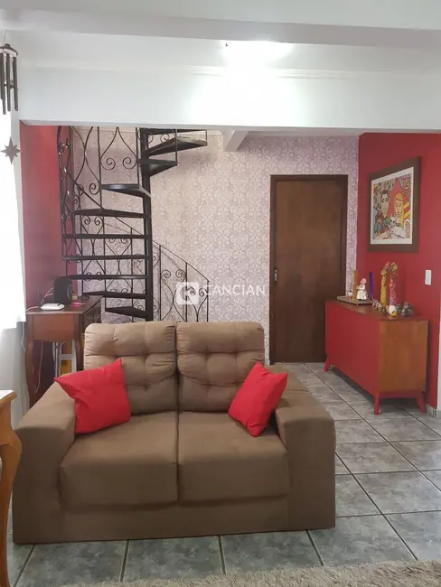 Foto 2 de Casa com 9 quartos à venda, 134m2 em Nossa Senhora de Lourdes, Santa Maria - RS