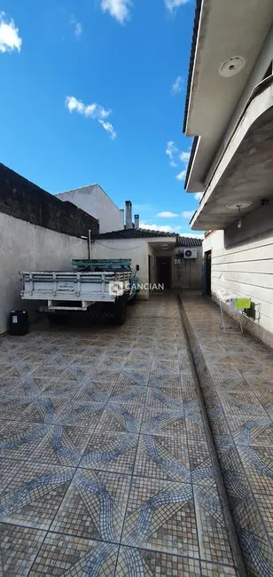 Casa com 5 quartos à venda, 700m2 em Camobi, Santa Maria - RS - imagem 3 Foto 3 de Casa com 5 quartos à venda, 700m2 em Camobi, Santa Maria - RS