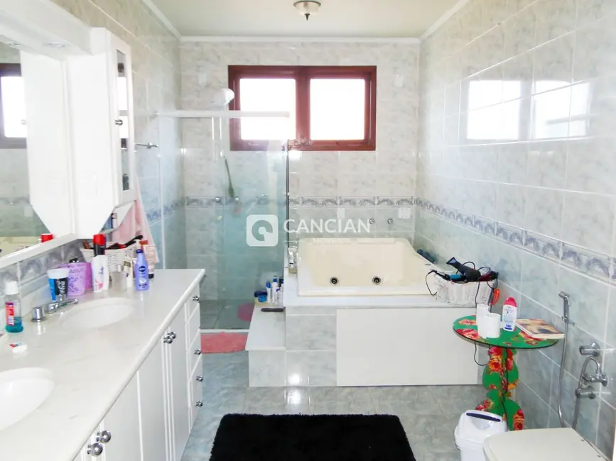 Casa com 5 quartos à venda, 600m2 em Camobi, Santa Maria - RS - imagem 9 Foto 9 de Casa com 5 quartos à venda, 600m2 em Camobi, Santa Maria - RS