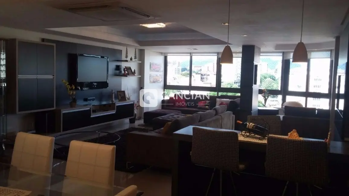Foto 4 de Apartamento com 3 quartos à venda, 187m2 em Nossa Senhora Medianeira, Santa Maria - RS