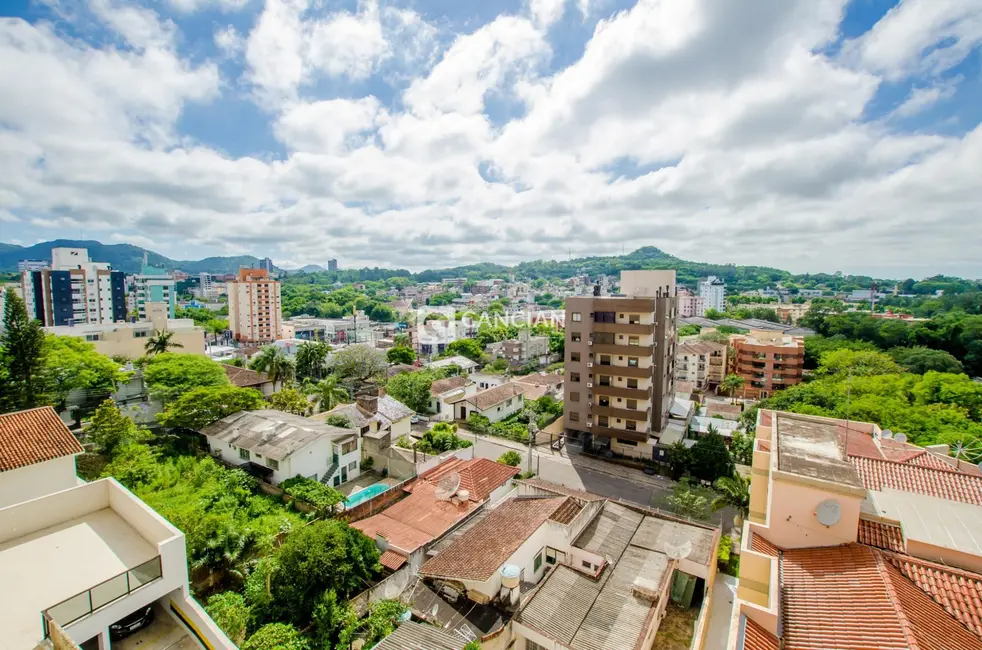 Foto 7 de Apartamento com 3 quartos à venda, 170m2 em Nossa Senhora de Lourdes, Santa Maria - RS