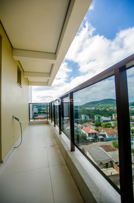 Foto 6 de Apartamento com 3 quartos à venda, 170m2 em Nossa Senhora de Lourdes, Santa Maria - RS