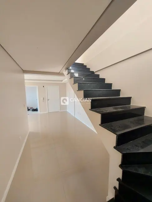 Foto 6 de Cobertura com 4 quartos à venda, 234m2 em Nossa Senhora Medianeira, Santa Maria - RS