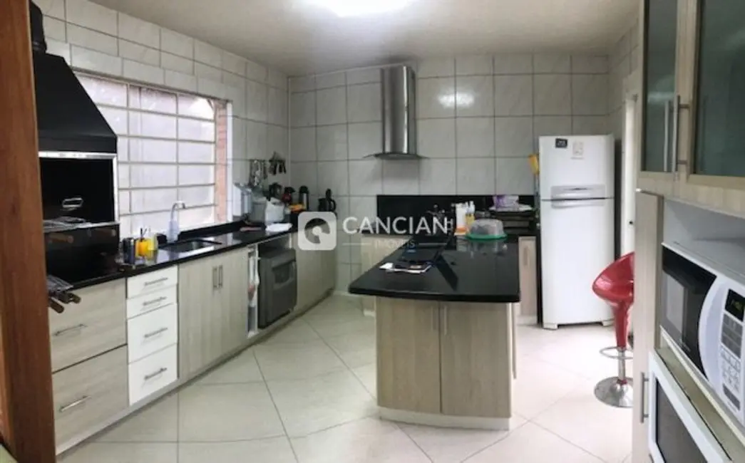 Casa com 4 quartos à venda, 250m2 em Tomazetti, Santa Maria - RS - imagem 9 Foto 9 de Casa com 4 quartos à venda, 250m2 em Tomazetti, Santa Maria - RS
