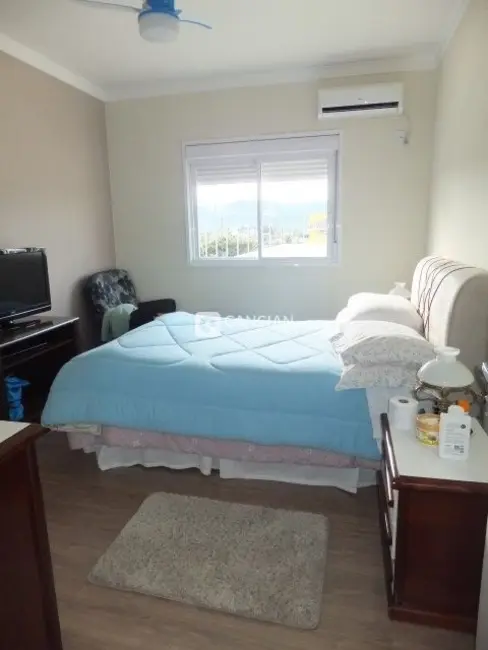 Casa com 3 quartos à venda, 199m2 em Camobi, Santa Maria - RS - imagem 9 Foto 9 de Casa com 3 quartos à venda, 199m2 em Camobi, Santa Maria - RS