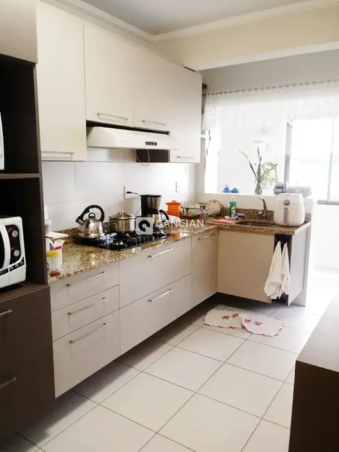 Foto 3 de Apartamento com 3 quartos à venda, 133m2 em Nossa Senhora de Lourdes, Santa Maria - RS