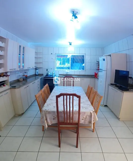 Casa com 3 quartos à venda, 243m2 em Presidente João Goulart, Santa Maria - RS - imagem 7 Foto 7 de Casa com 3 quartos à venda, 243m2 em Presidente João Goulart, Santa Maria - RS