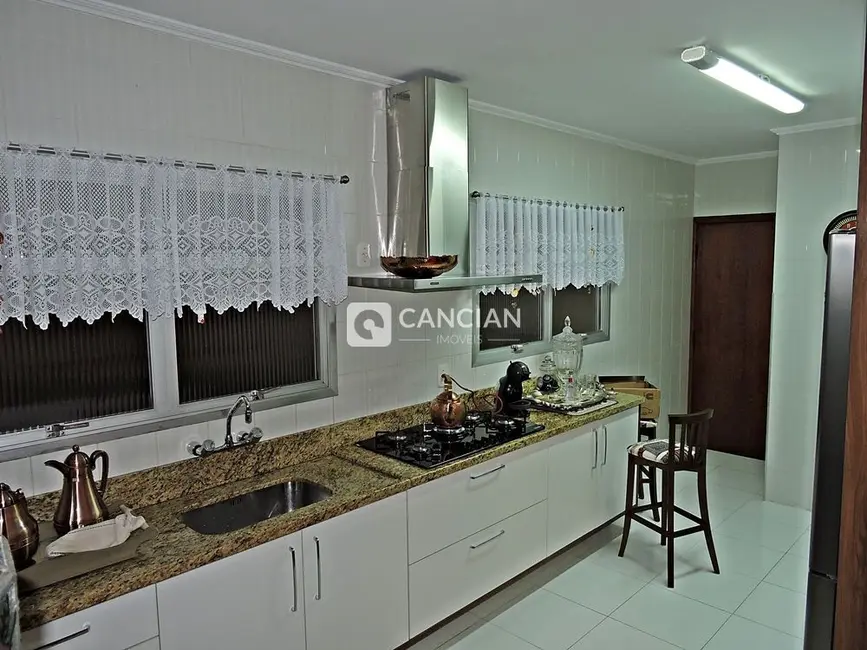 Foto 5 de Apartamento com 3 quartos à venda, 230m2 em Nossa Senhora de Fátima, Santa Maria - RS