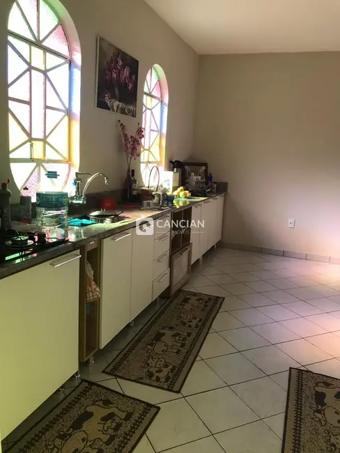 Foto 5 de Casa com 4 quartos à venda, 305m2 em Itararé, Santa Maria - RS