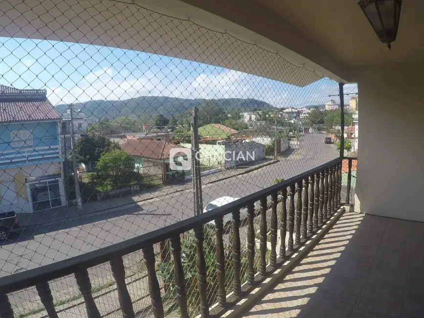 Foto 2 de Casa com 3 quartos à venda, 195m2 em Nossa Senhora do Rosário, Santa Maria - RS