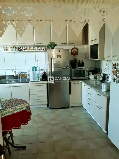 Casa com 3 quartos à venda, 185m2 em Camobi, Santa Maria - RS - imagem 6 Foto 6 de Casa com 3 quartos à venda, 185m2 em Camobi, Santa Maria - RS