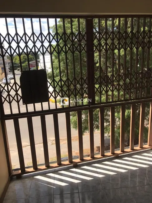 Casa com 3 quartos à venda, 239m2 em Duque de Caxias, Santa Maria - RS - imagem 6 Foto 6 de Casa com 3 quartos à venda, 239m2 em Duque de Caxias, Santa Maria - RS