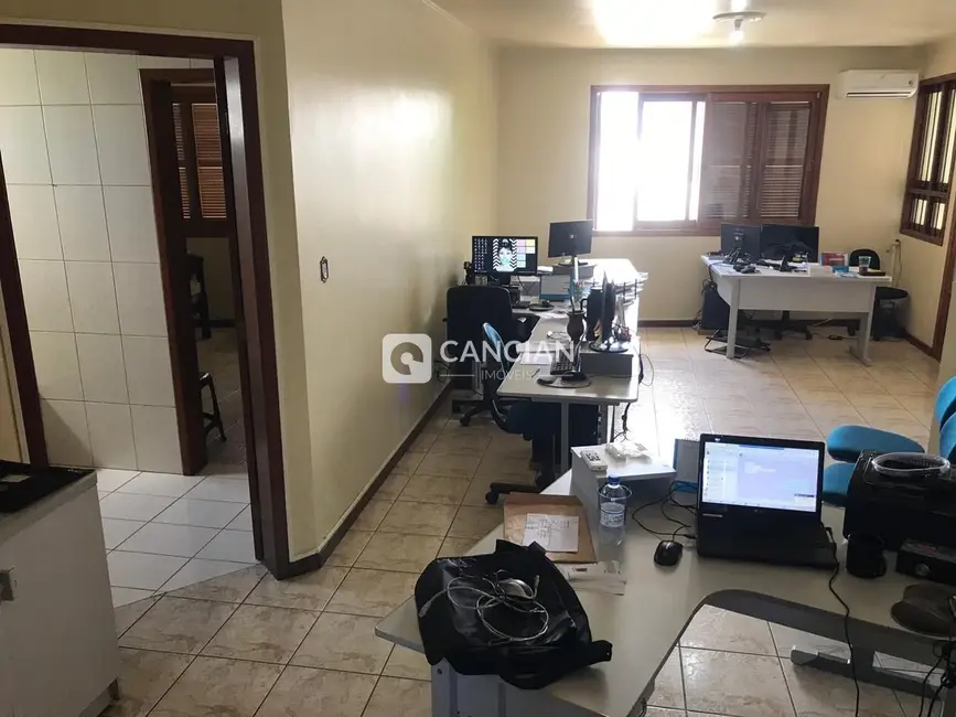 Casa com 3 quartos à venda, 239m2 em Duque de Caxias, Santa Maria - RS - imagem 4 Foto 4 de Casa com 3 quartos à venda, 239m2 em Duque de Caxias, Santa Maria - RS