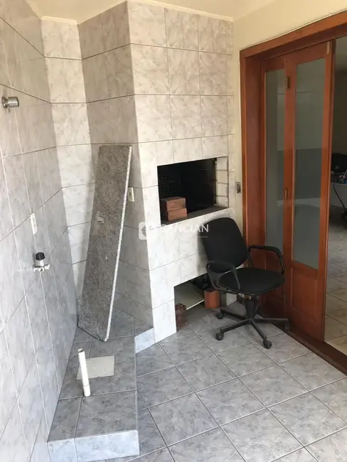 Casa com 3 quartos à venda, 239m2 em Duque de Caxias, Santa Maria - RS - imagem 5 Foto 5 de Casa com 3 quartos à venda, 239m2 em Duque de Caxias, Santa Maria - RS