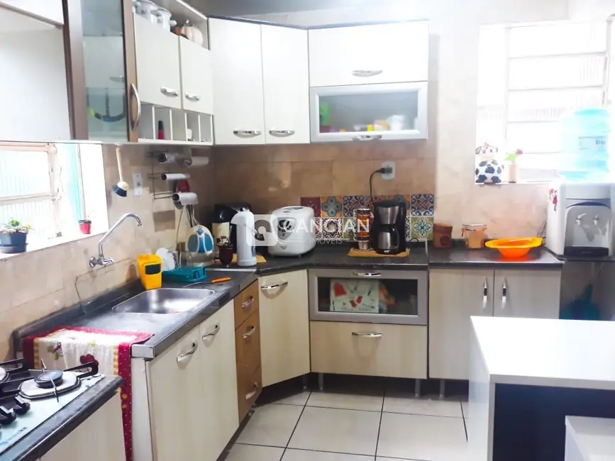 Foto 4 de Casa com 4 quartos à venda, 223m2 em Salgado Filho, Santa Maria - RS