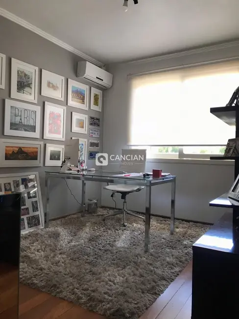 Casa com 4 quartos à venda, 619m2 em Nossa Senhora Medianeira, Santa Maria - RS - imagem 8 Foto 8 de Casa com 4 quartos à venda, 619m2 em Nossa Senhora Medianeira, Santa Maria - RS
