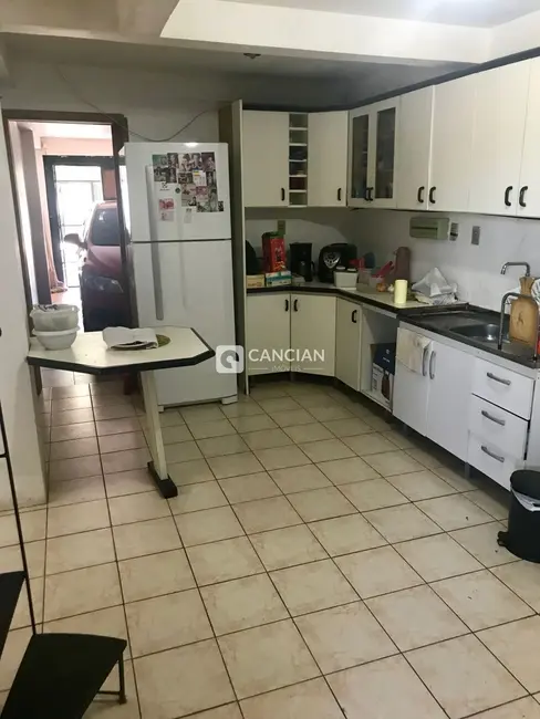 Casa com 4 quartos à venda, 200m2 em Tancredo Neves, Santa Maria - RS - imagem 5 Foto 5 de Casa com 4 quartos à venda, 200m2 em Tancredo Neves, Santa Maria - RS