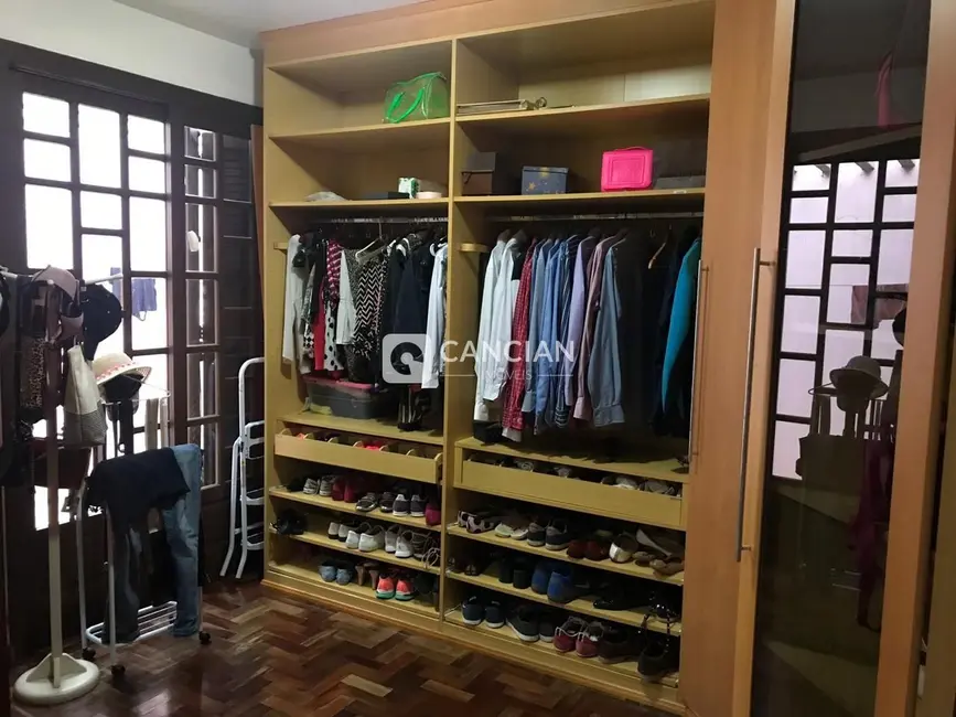 Casa com 4 quartos à venda, 345m2 em Camobi, Santa Maria - RS - imagem 9 Foto 9 de Casa com 4 quartos à venda, 345m2 em Camobi, Santa Maria - RS